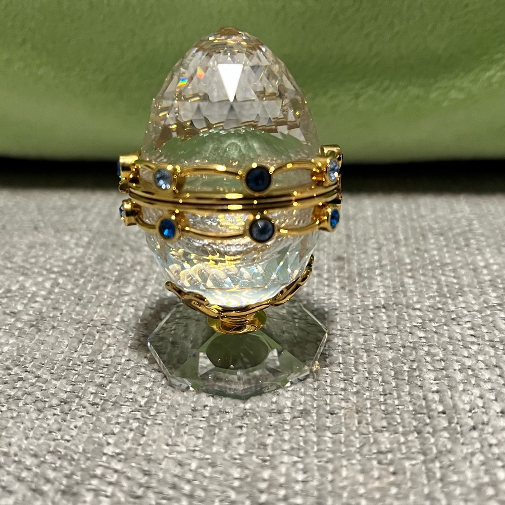RETIRED'' SWAROVSKI CRYSTAL MEMORIES ''SECRETS EGG''  Elegant Gold Crystal Egg